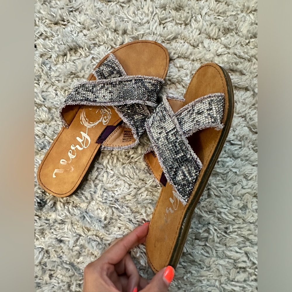 Womens size 6 sparkle sandals slip ons silver and brown flip flops